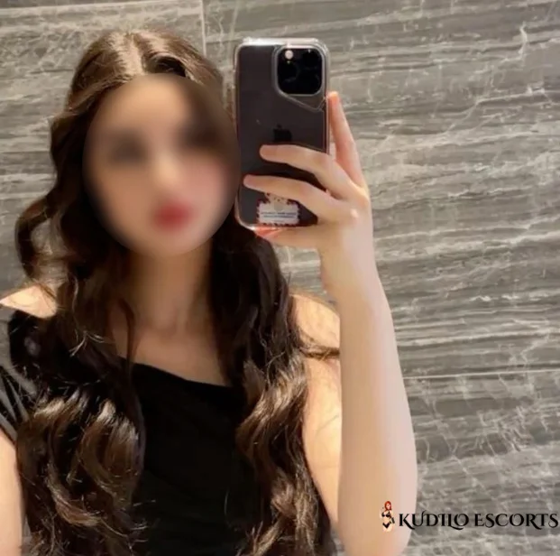 Pari Oberoi Noida call girl